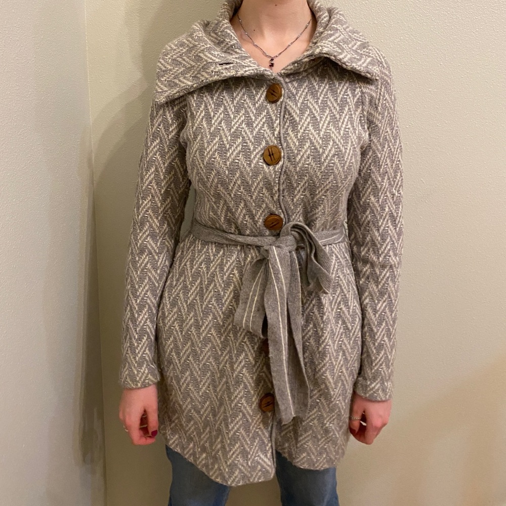 Size M grey and white coat from Moth